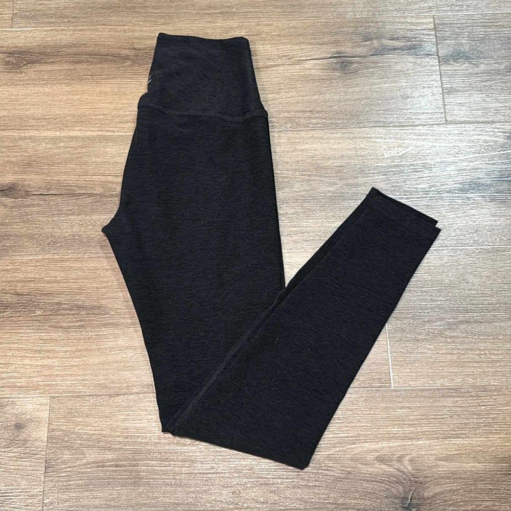 Beyond Yoga Spacedyed Black Leggings. Size M